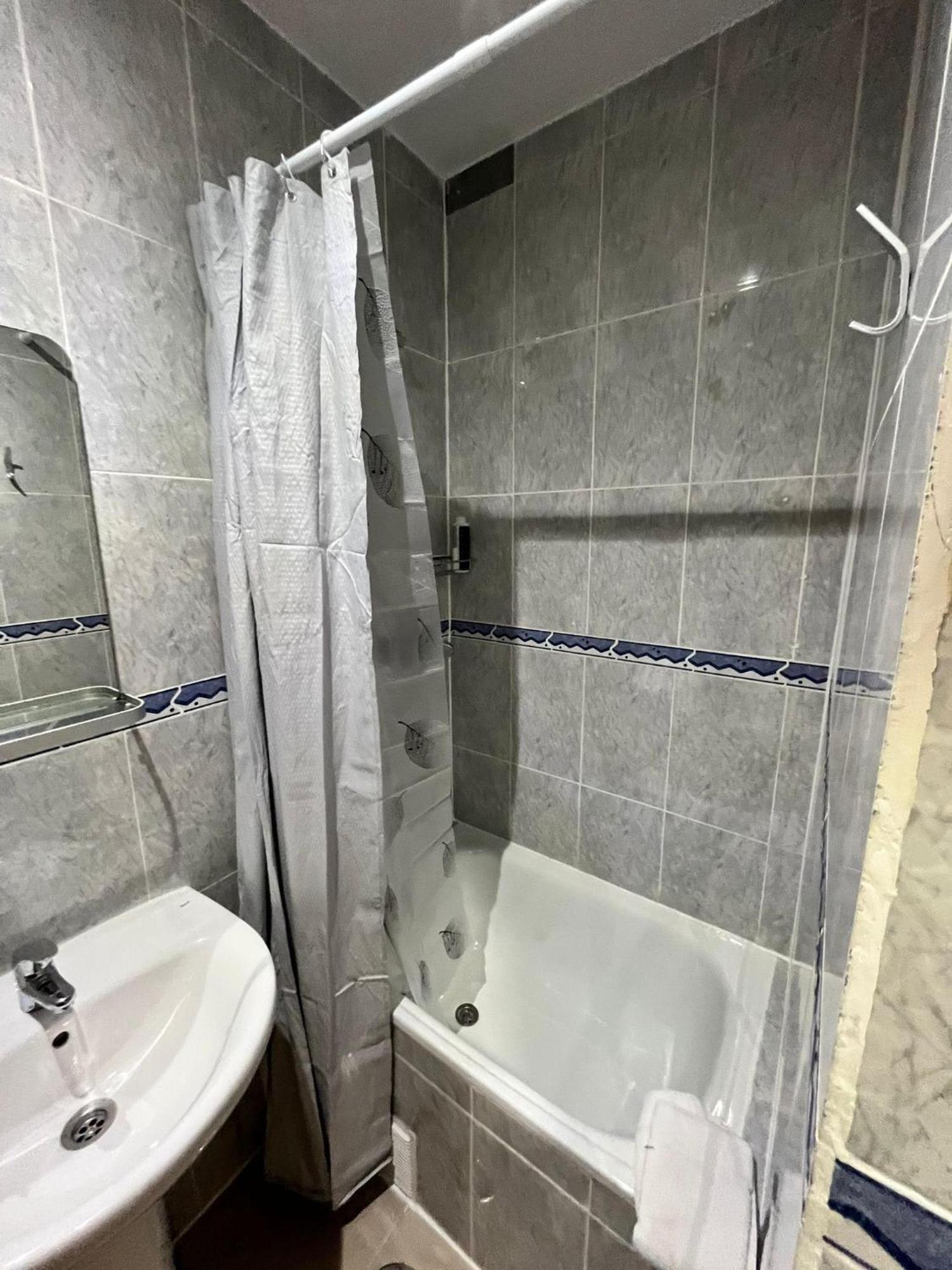 Thc Gran Via Hostel, Madrid